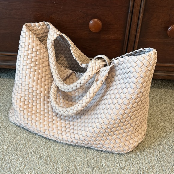 woven tote used - Picture 4 of 5